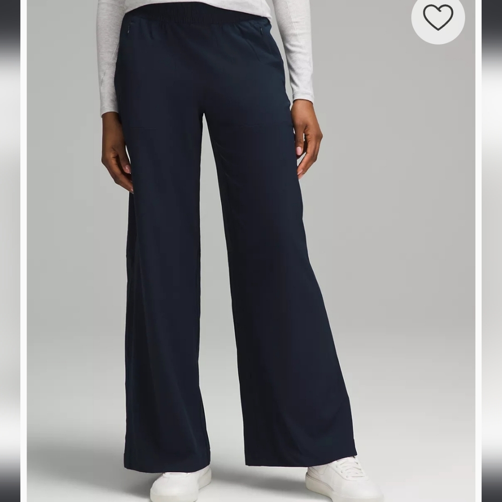 NWT lululemon Swift Mid-Rise Wide-Leg Pant, Navy, Size 2